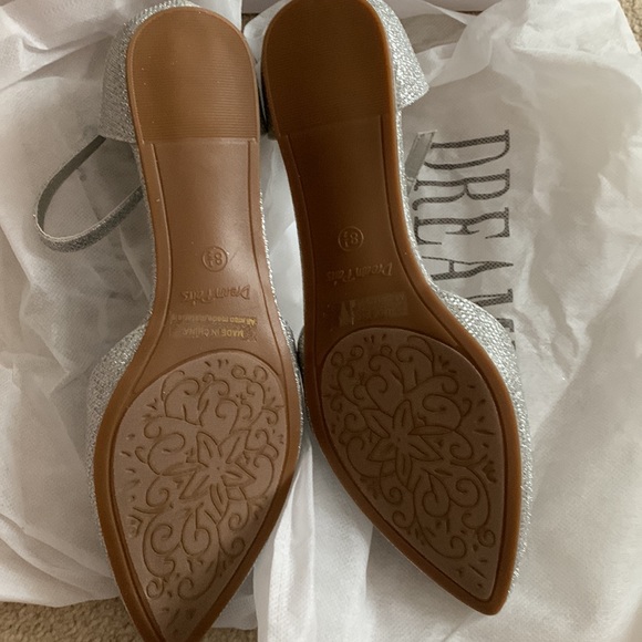 Dream Pairs NWT Silver and Sparkles Ankle Strapped Flats - Picture 3 of 5